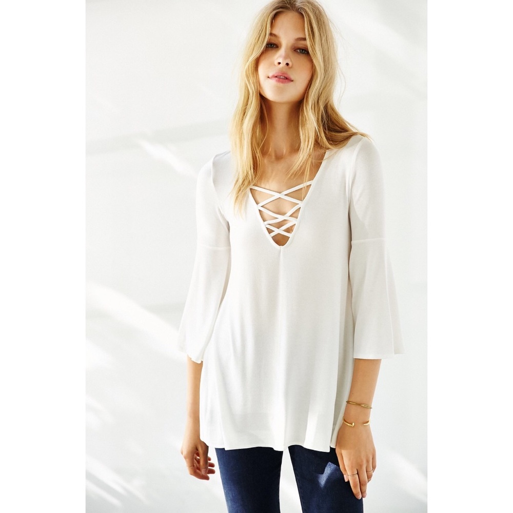 Ecote Bonita White Plunge Tunic Top w Bell Sleeves